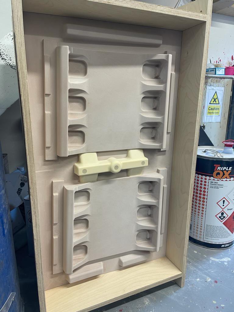 ebalta_Ltd's tweet image. Foundry patterns produced using ebaboard 0600 with Runner System in SG2000. Also features our Pattern Paint available in Red and Black #foundry #foundrypatterns #ebalta #ebaltaglobal #ebaboard #fastcastresin