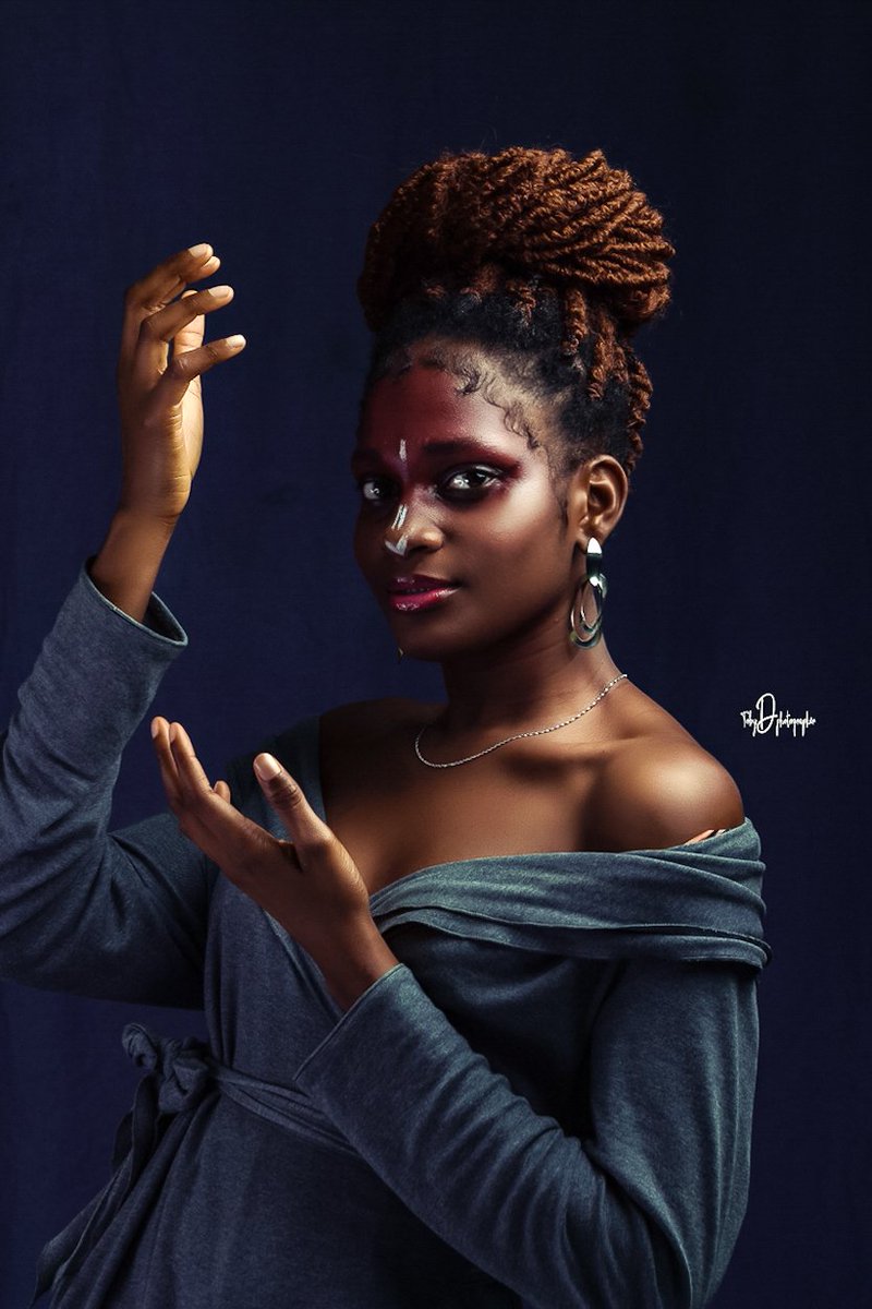 TOBYDPHOTOGRAPH's tweet photo. Lights on @edithsteinwilliams on ig
By @TOBYDPHOTOGRAPH
🎨 by @colormemills on ig
.
.
.
.

#fineartphotography #melanin #afro #fineart #creative #portrait #lagosphotographer #portraitphotography #fotografiaartistica #fotografia https://t.co/V2ZWVdNFVK