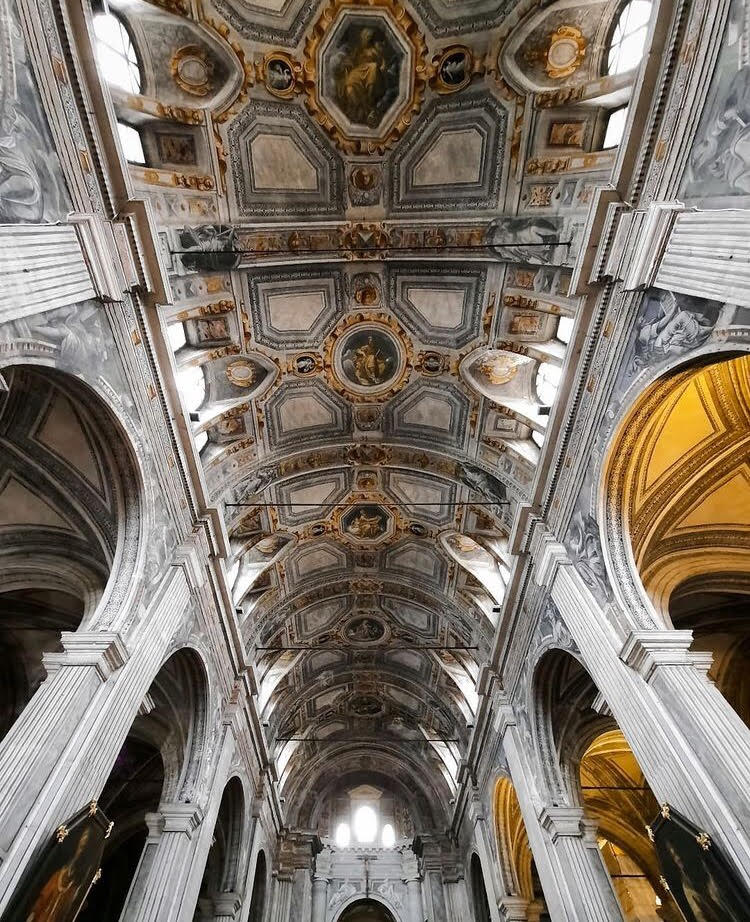 Alla scoperta di una delle chiese più grandi di Milano, che con il suo immenso patrimonio ancora poco noto al grande pubblico, è in grado di stupire ed emozionare col suo fascino senza tempo. la #chiesadiSantaMariadellaPassione!💛
---
bit.ly/3zgamjR
📷: @scattodarte