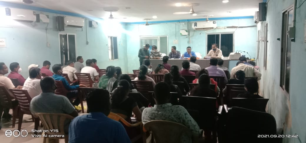 PKhariar's tweet photo. Weekly review meeting of Rural Housing, MGNREGS, OLM and other Developmental Schemes in Khariar Block in presence of BDO Khariar, APO. BPC and other Block staff.
@NAdministration
@DM_Nuapada @PRDeptOdisha @MoSarkar5T https://t.co/FF2v7AVWoG