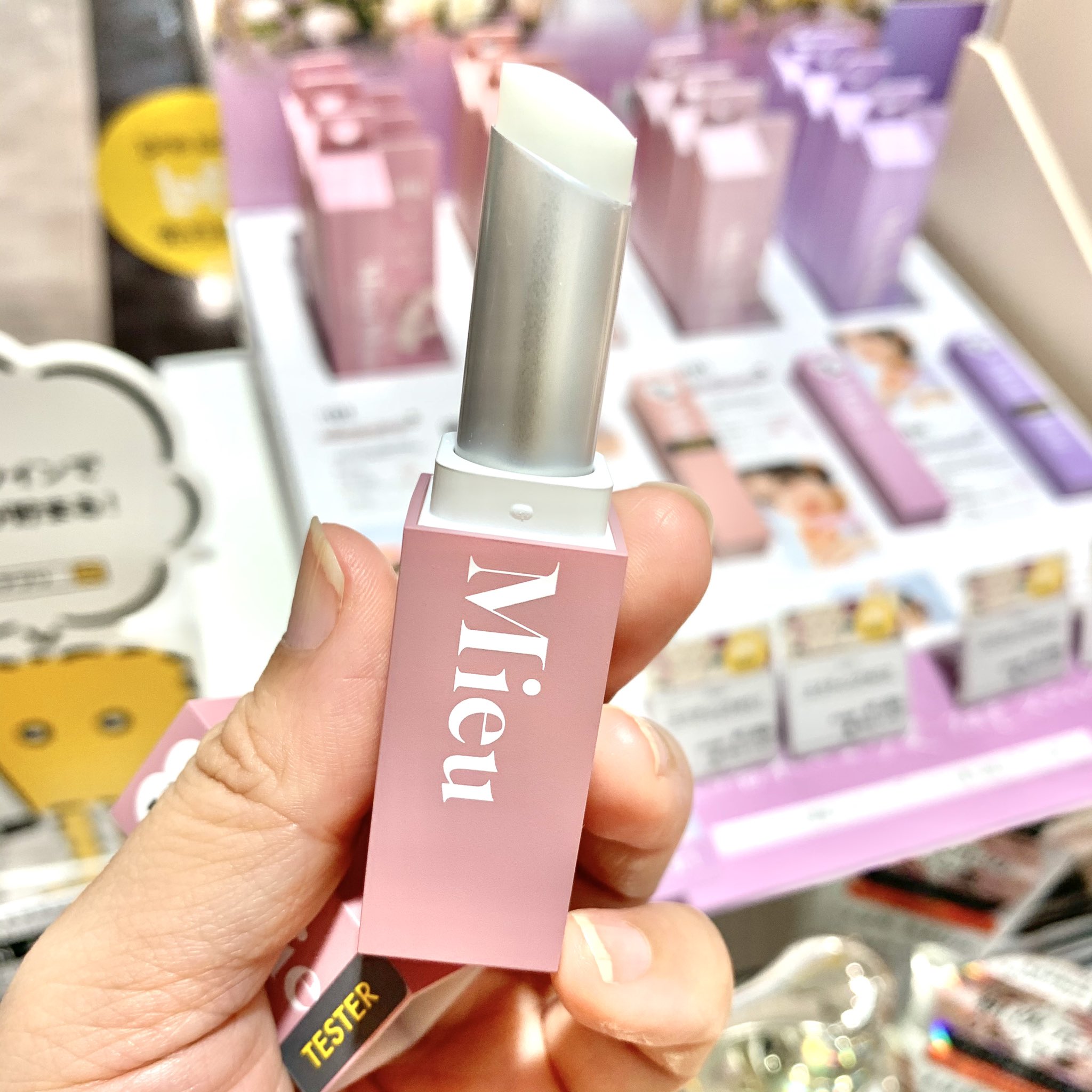 Twitter 上的 大宮ロフト リップスティックのような形をした エスティック は 練り香水 まとめ髪 アホ毛ケア のマルチスティック かわいいリップ型なので ポーチやポケットに入れて持ち歩けます まとまるのにベタベタせず 秋の乾燥しがちな髪もさらさらに