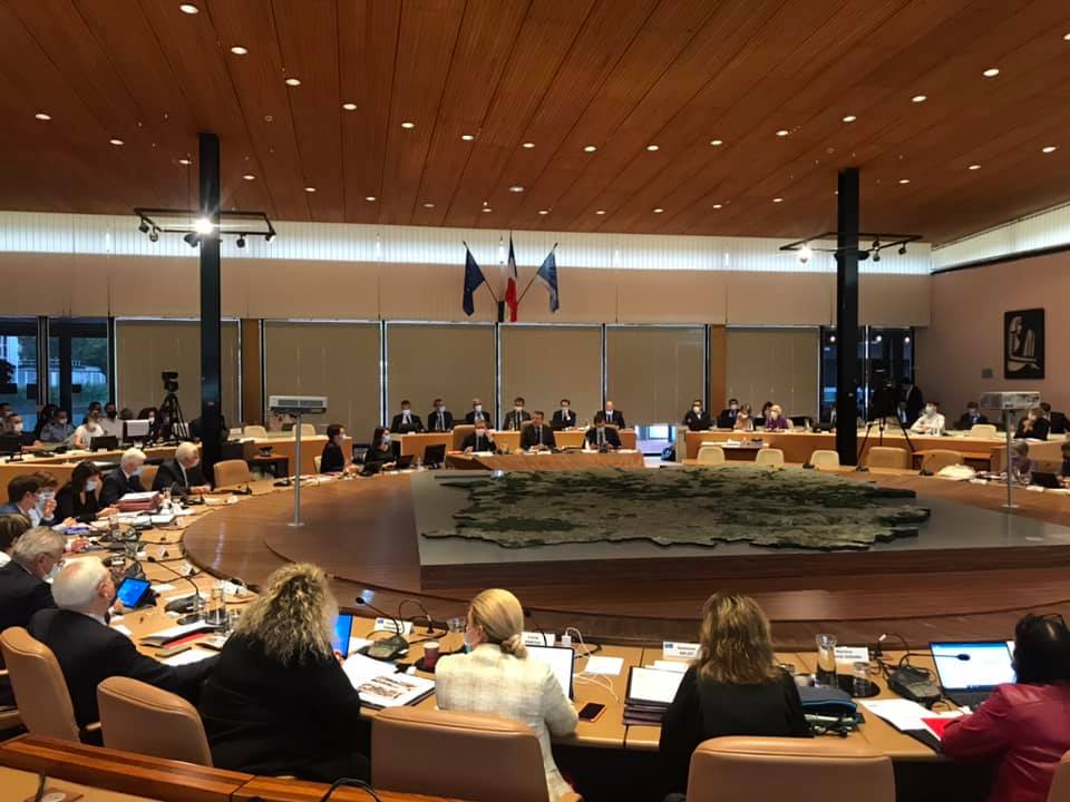 UFEssonne's tweet photo. 🗳La semaine débute par l’Assemblée départementale du @CDEssonne
Le @Prefet91 présente le nouveau rapport d’activité des services de l’Etat en #Essonne
Nos élus lui poseront des questions sur des projets de la collectivité, sur l’actualité & des problématiques locales #DirectCD91 https://t.co/Gp8IsRFIkJ