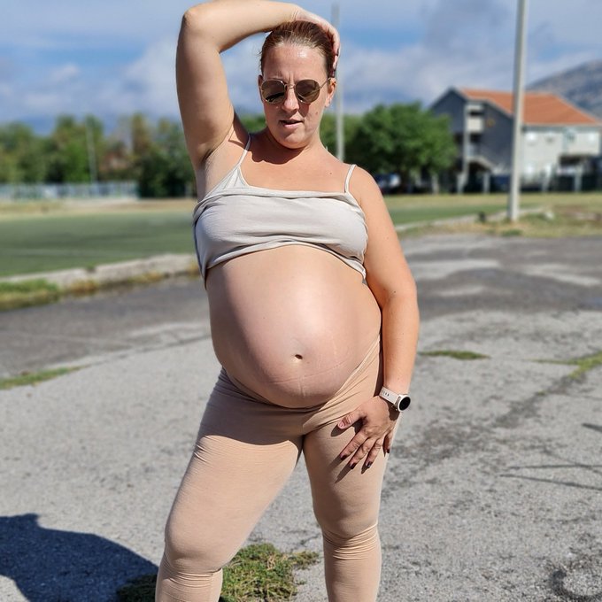 The kid is growing by leaps and bounds, I hope that very soon we will see who we have🥰   #pregnant #curvy<a href="/tag/curvy"class="tags"><span>#curvy</span></a><a href="/tag/mom"class="tags"><span>#mom</span></a><a href="/tag/pregnant"class="tags"><span>#pregnant</span></a><a href="/tag/redhair"class="tags"><span>#redhair</span></a>