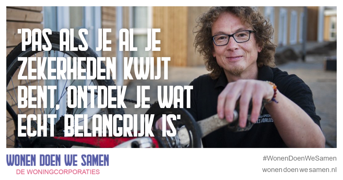 Soms zit het leven niet mee, ontdekte ook Patrick. Hij raakte zijn huis kwijt en zijn huwelijk viel in het water. Hij krabbelde weer op met behulp van een tijdelijke werkplek en woning. Lees het hier. sowo.kr/hocah7zT #WonenDoenWeSamen