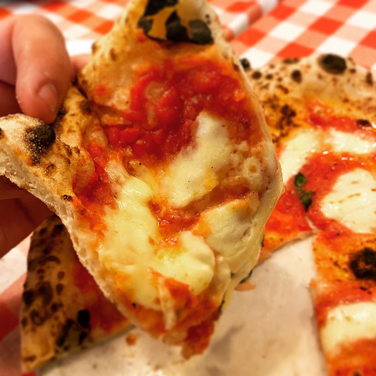 FoodieGeezer's tweet photo. Pizza galore! Love it, hit @pizzapilgrims last week for a little work lunch treat!! smashing it as per, naughty little Margherita, one of the best pizzas around 👌🏻 #pizza #pizzalover #pizzapilgrims #properpizza #foodie #foodblog #thefoodiegeezer https://t.co/6Ktuh3bmiz