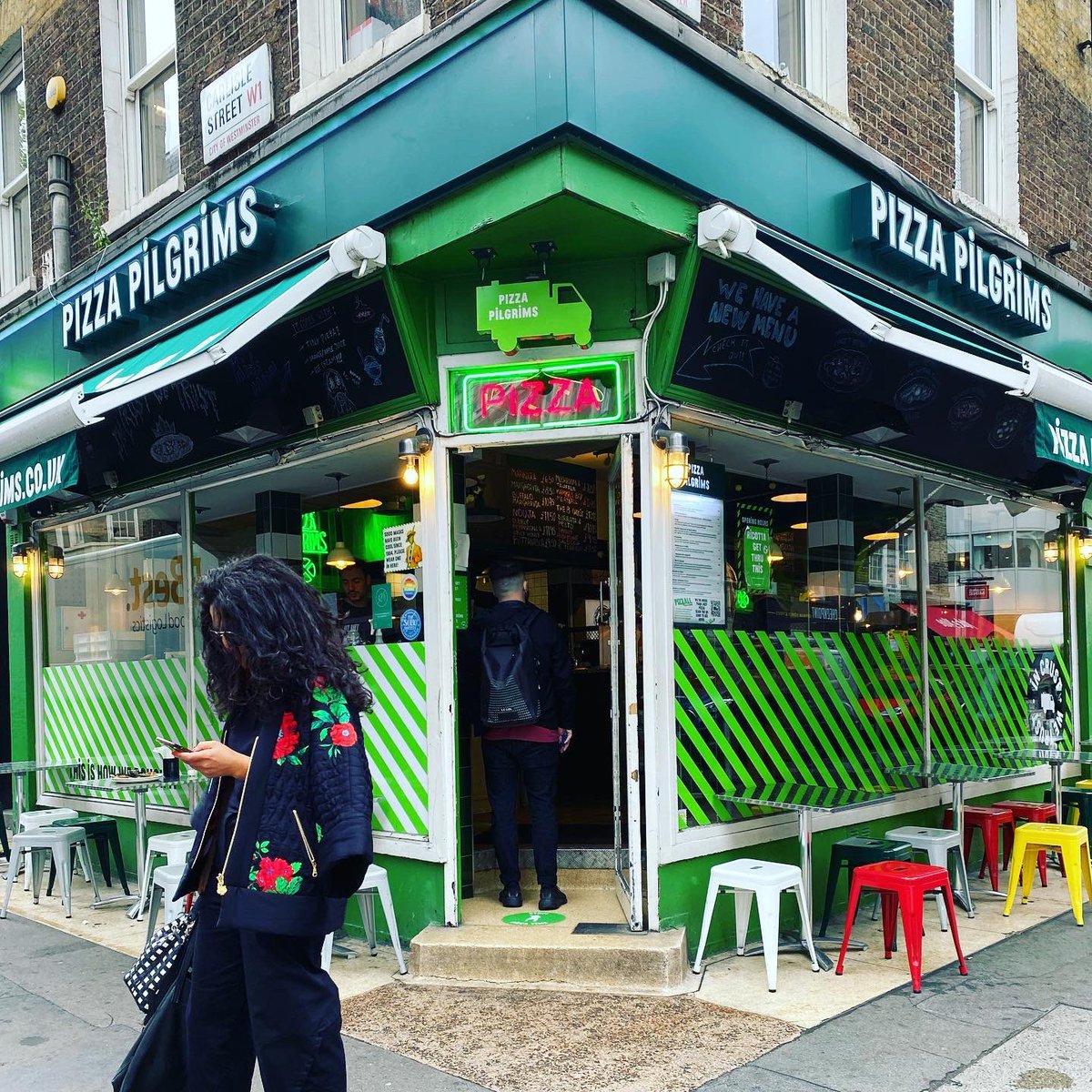 FoodieGeezer's tweet photo. Pizza galore! Love it, hit @pizzapilgrims last week for a little work lunch treat!! smashing it as per, naughty little Margherita, one of the best pizzas around 👌🏻 #pizza #pizzalover #pizzapilgrims #properpizza #foodie #foodblog #thefoodiegeezer https://t.co/6Ktuh3bmiz