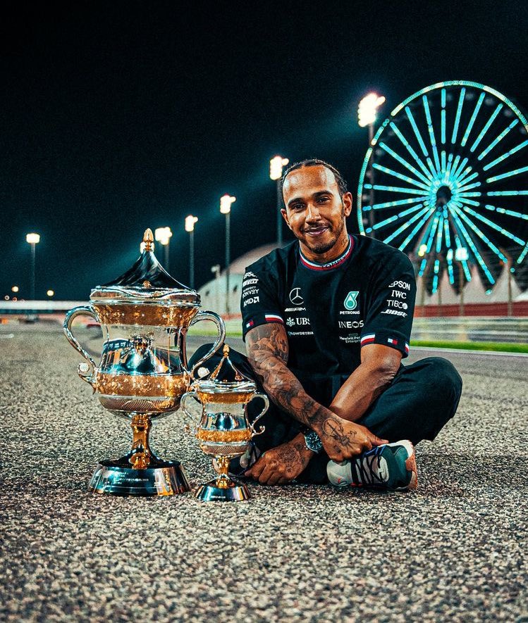 RT @formulaIando: Lewis Hamilton, Lightning McQueen https://t.co/T95CVz5A1Q