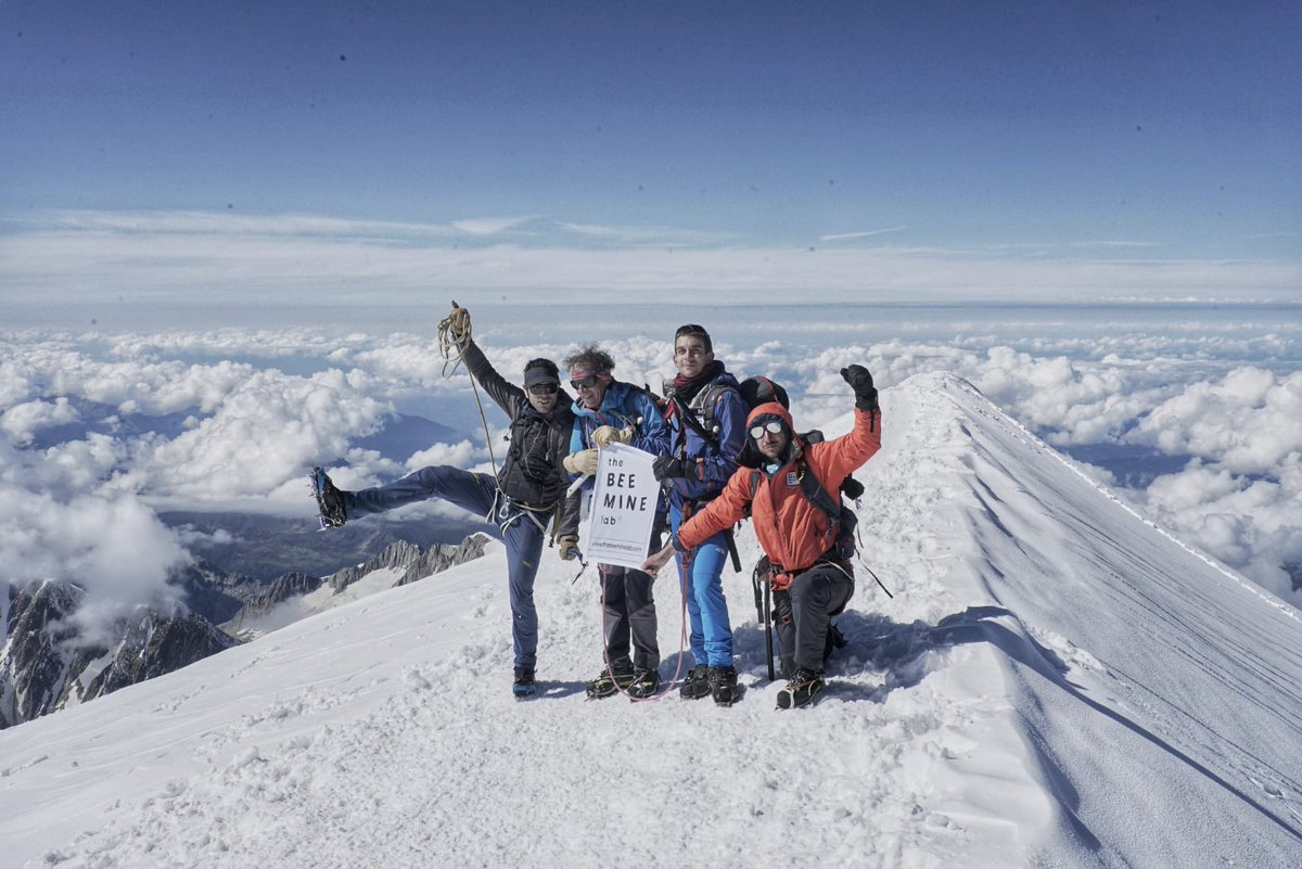 Gerard, con el grupo de compañeros con los que coronó el Montblanc