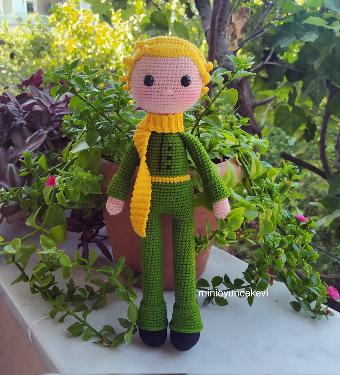 "İnsan ancak yüreğiyle baktığı zaman doğruyu görebilir. Gerçeğin mayası gözle görülmez."