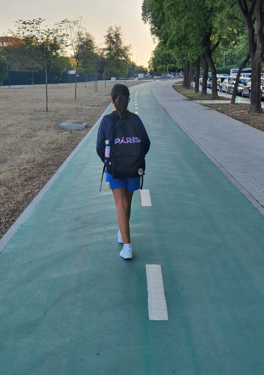 Disfruta mucho y esfuérzate 💙🚀 Por el derecho a la educación de todas las niñas del 🌎 @ColegiolaLuna <a href="/MisterAlexisCo1/">MisterAlexis</a>