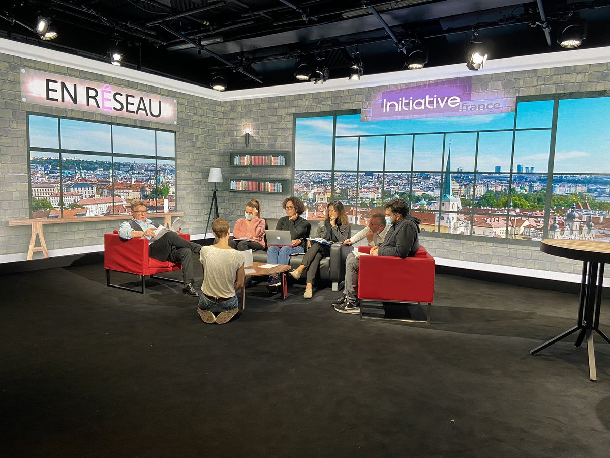 En répèt’ 🎥  du jingle aux interviews plateau, rien n’est laissé au hasard ! 
⏰ ⏰ Dernières heures pour vous inscrire à notre émission 👇#60minutesenréseau 
enreseau-initiativefrance.fr