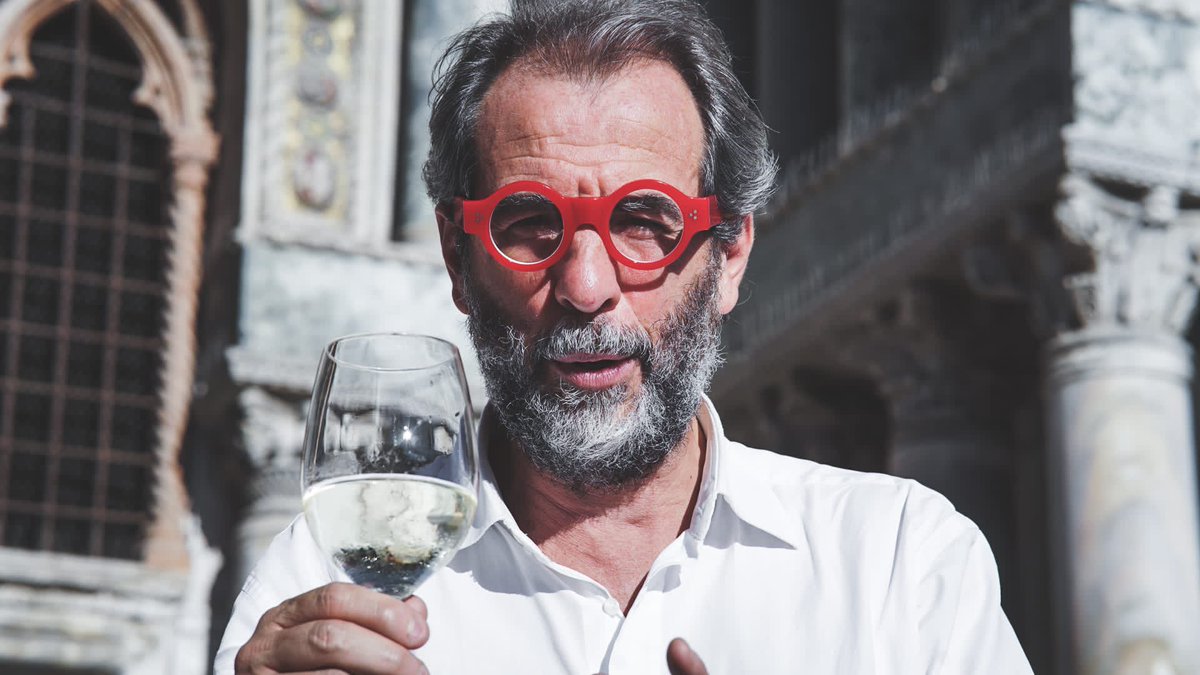 WineNewsIt's tweet photo. .@BacioDellaLuna, #cantina del #ProseccoDocg della famiglia svizzera #Schenk, debutta in società nella #Venezia, da sempre “capitale del #Prosecco”, per brindare al nuovo “#BacioDellaLuna Collezione Anniversario”, finissimo Prosecco Docg #Millesimato2020, in #edizionelimitata https://t.co/jzsEBJkRip