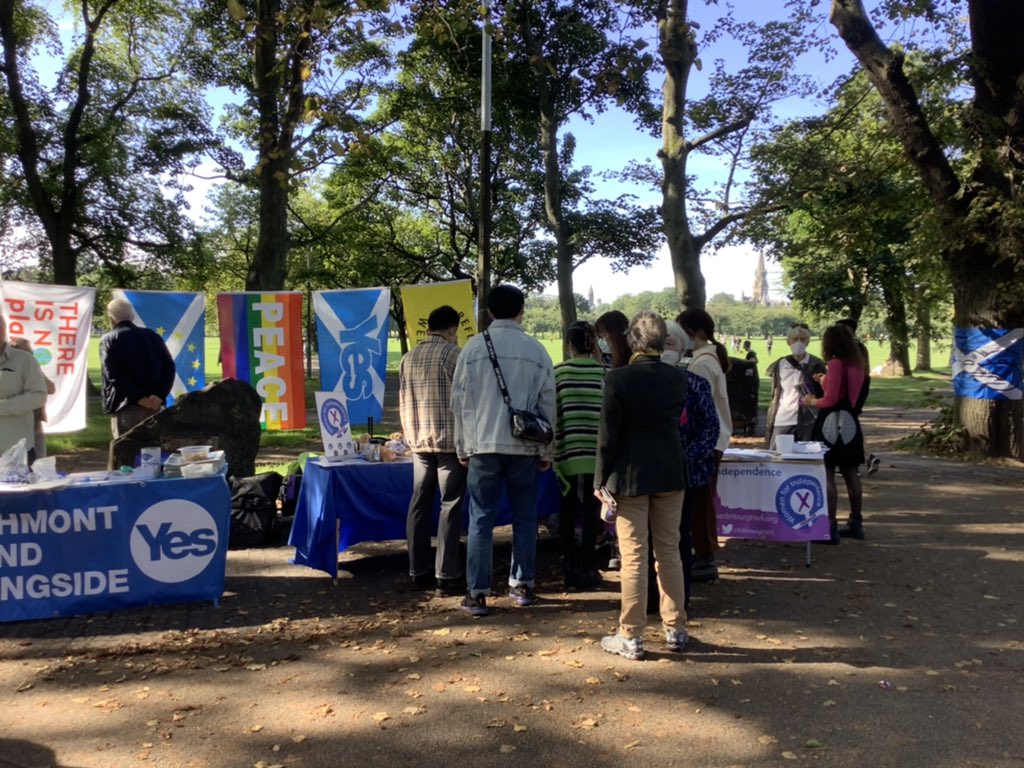 EdinburghWfi's tweet photo. .oh yes, we were busy #dayofaction @YesMorningside #ayenotes @believeinscot @ScotNational https://t.co/Hd1N7cRjpI