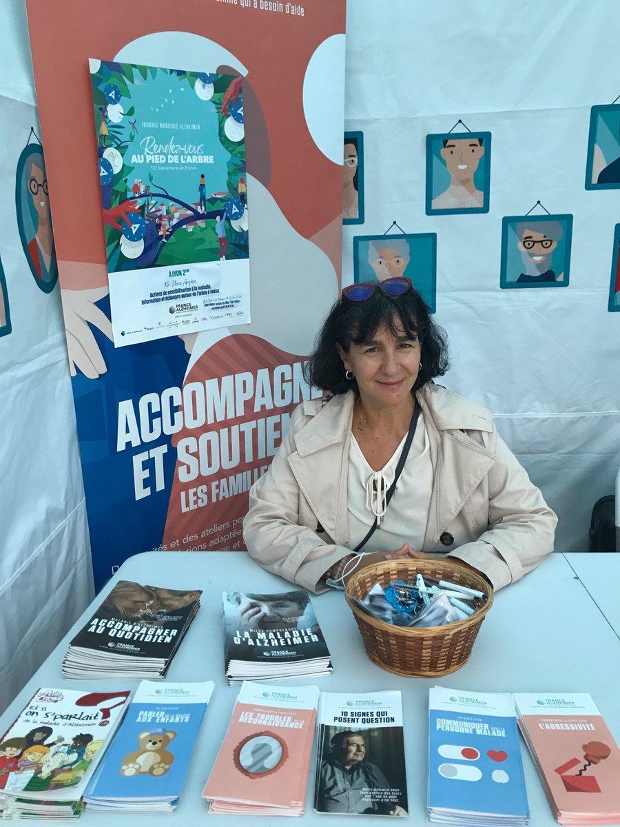 FAlzheimer69's tweet photo. Retrouvez-nous 📍 place Carnot jusqu'à mercredi à l'occasion de la Caravane « Tous Aidants » de la @cieAidants !🚐

🔷Informer sur le statut d'aidant, les aides et démarches📝
🔷Donner des conseils et orienter vers des solutions de proximité 🤝
🔷Ecouter et Soutenir 💟 https://t.co/IDzLjF8ZYK
