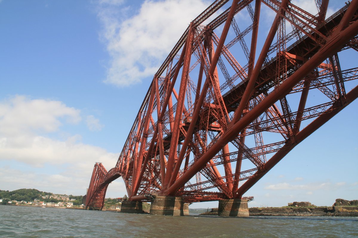 ames_e_p's tweet photo. Our new paper explores the transport of dissolved organic matter through UK estuaries, finding that urban estuaries export more DOM than they receive. Also brings back good memories of sampling trips on the Clyde, Forth &amp; Tay! #LOCATEsampling https://t.co/yx1T5QUb6Q