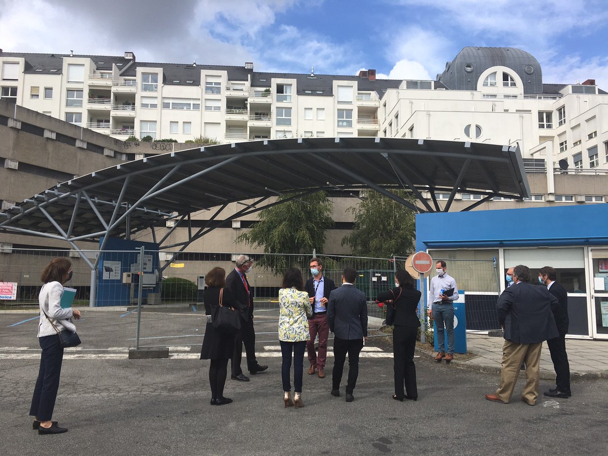 enedis_pdl's tweet image. On parle @enedis, compteur #Linky et réseau électrique intelligent au showroom @SmileSmartGrids de #Nantes cette après-midi ! Une délégation américaine 🇺🇸 est venue découvrir comment fonctionne le système électrique français 🇫🇷 et s'intéresser à notre écosystème des #EnR🤓