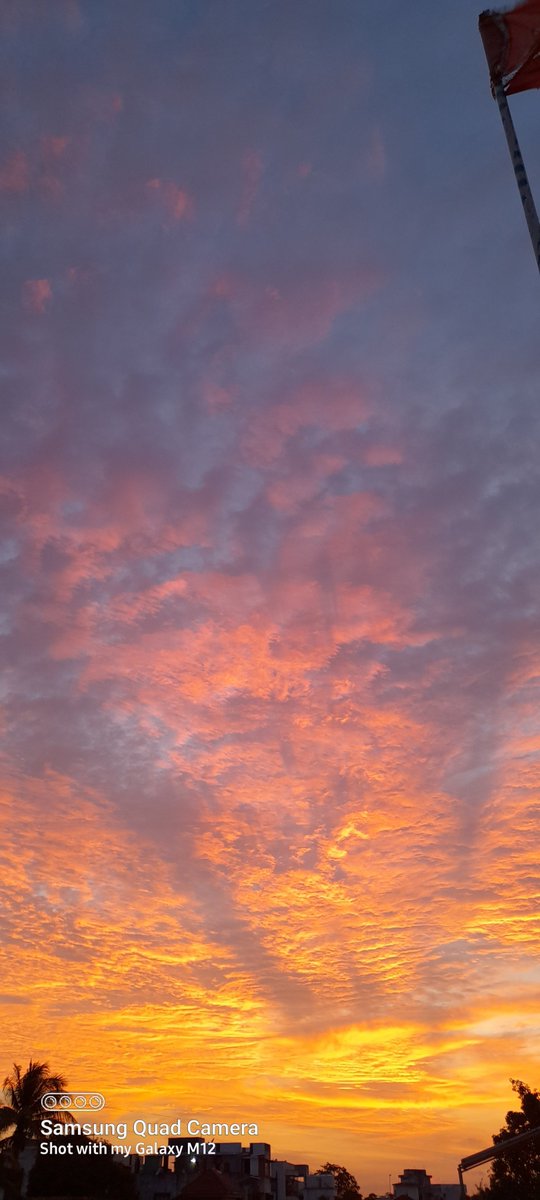 SinghS09041's tweet photo. Stormy to glittery - a beautiful UPDATE of sky
#real_beauty
#true_bliss https://t.co/8HTozXXIYL
