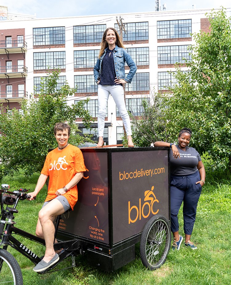 🚲 Bike delivery service partners with small businesses to provide an ethical solution to ordering online 🍎 

Mom &amp; Pop Online Shop
🖊 By Siobhan Gleason

gridphilly.com/blog-home/2021…

📸: <a href="/BlocDelivery_/">Bloc Delivery</a> co-founders Alison Cohen, Jennifer Grega + Kiera Smalls. 📷 by Milton Lindsay.