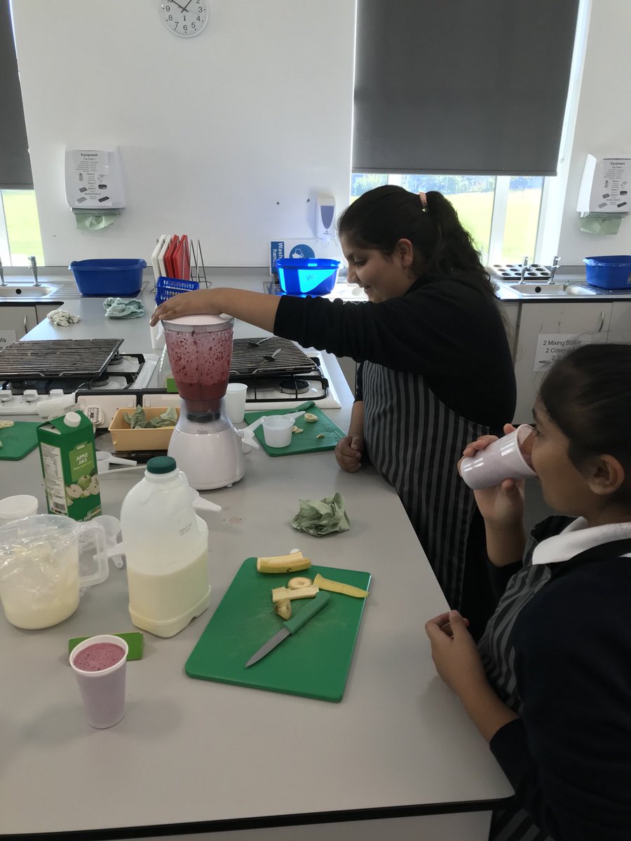 ⁦@DixonsMA_2028⁩ being creative with their smoothie ingredients in their Food Prep lessons this morning with ⁦@dixonsMA_MissJ⁩