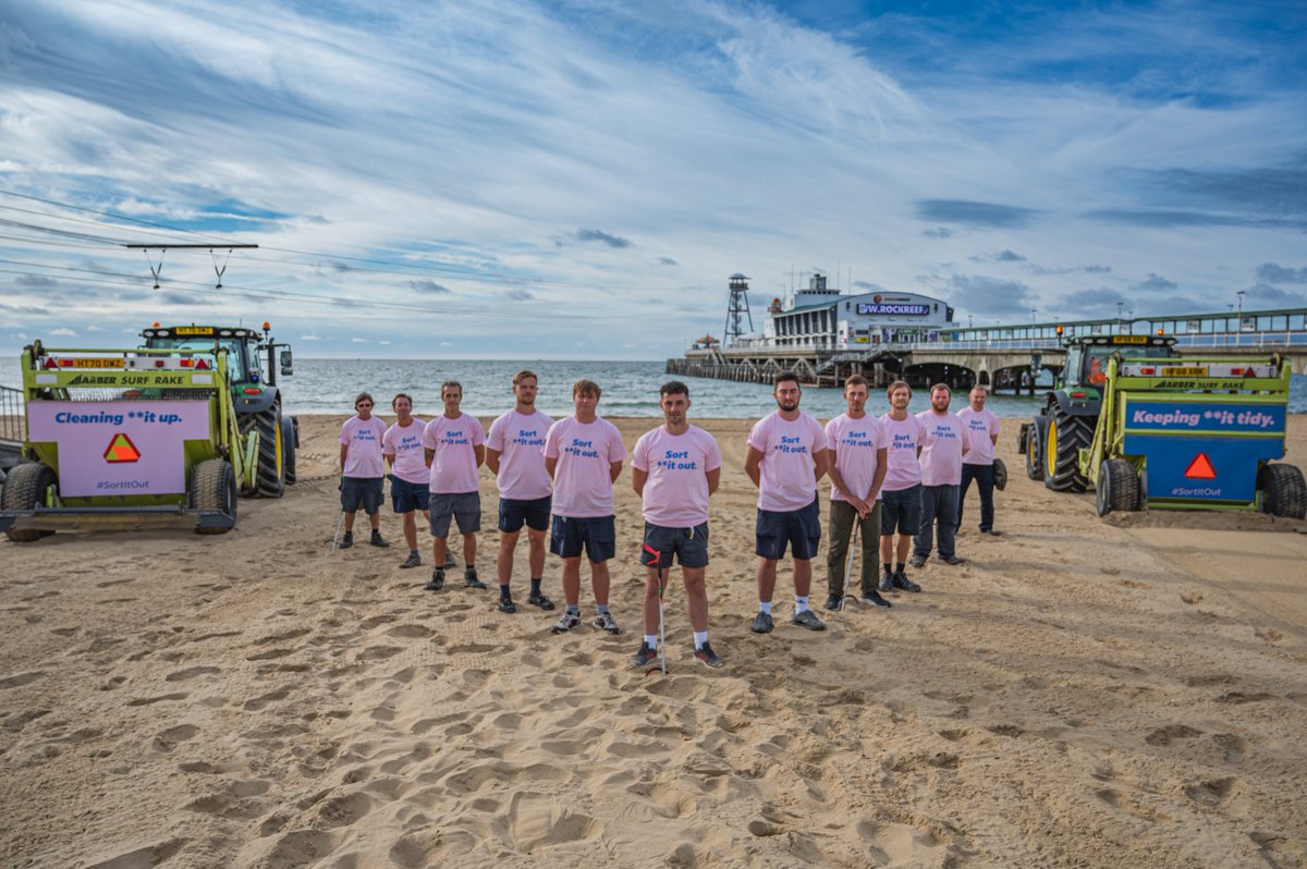 _SortItOut_'s tweet image. As the summer season draws to a close, we want to give a massive shoutout to everyone who has helped, and continues to help, clean **it up and #SortItOut.

What a team, making **it happen! 🙌

#LitterFree #LitterFreeDorset #LeaveOnlyFootprints #BournemouthBeach #LitterPickers