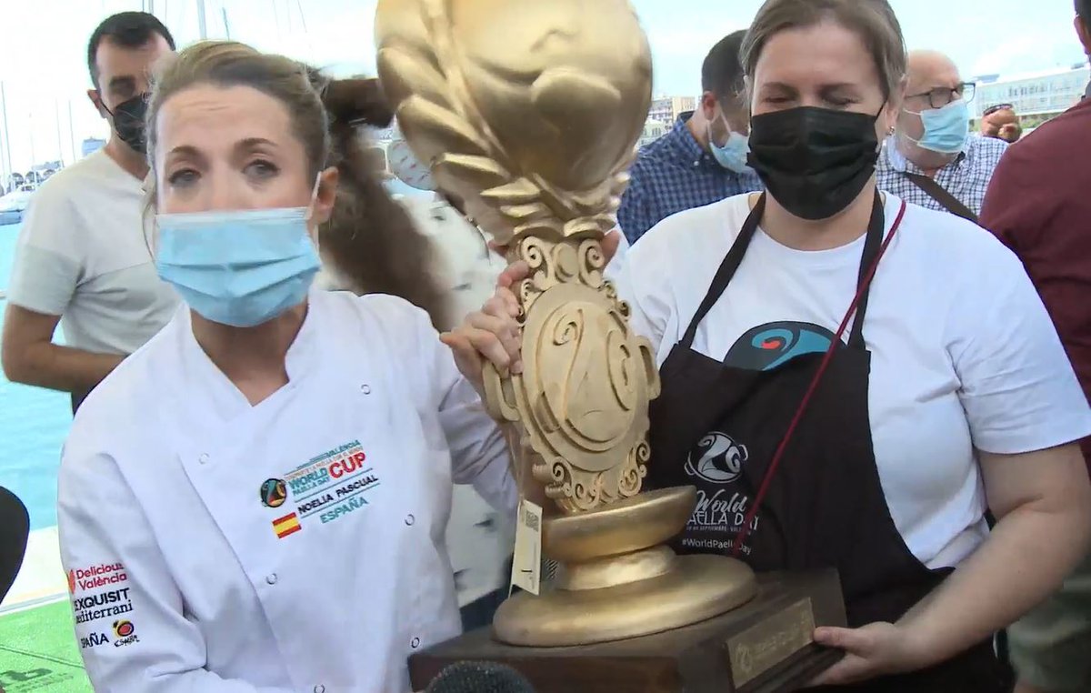 twync_es's tweet image. ¡¡¡Y #España se hace por segundo año consecutivo con el triunfo en el #WorldPaellaDay!!!! Enhorabuena a Noelia Pascual y a todo el equipazo del @WorldPaellaDay 🥘