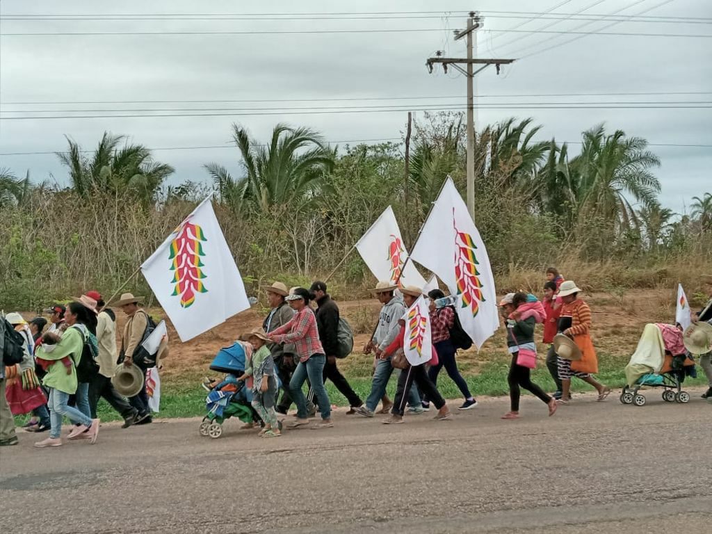 EgaliteBolivia's tweet photo. @carmen_scz 🛑#GranMarchaIndigena 🛑
#Bolivia 🇧🇴
#COBARDES 
Hoy el #ARCECRIMINAL  estará inaugurando una calle en #SanJulian hoy que la #MarchaPacifica 
#MarchaIndigena tenía que continuar su ruta a #SCz 

Porque el miedo⁉️
A una marcha de #Mujeres
#niños 
#ancianos 
@MarioDB @LeoDiCaprio https://t.co/Z92v69pCPb