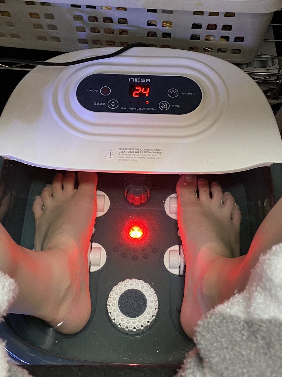 安くなってたのでずっと欲しかった足湯マシーンを買ったのだ
作業しながら足湯に浸かれるのだ 