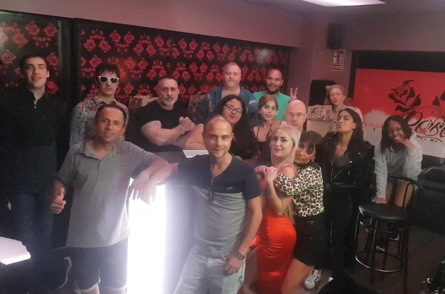 BareaBi's tweet photo. Rodaje de hoy del 2 capítulo de la segunda temporada de la serie de Torbe REMIGIO. @putalocura @APOLONIAPORN @Fans_JonhBarea @john_bareaX @Coraljonesporn @AmirahAdaraxxx  #actuacion #ilusion #ficcion #rodaje #amiguetes #porno #sexo PROXIMAMENTE EN YOUTUBE https://t.co/mjWzxuMCv9