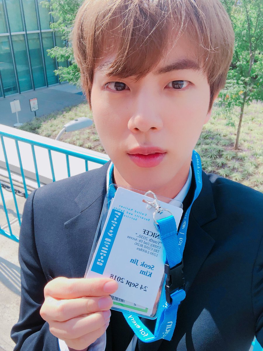 BTS21_2019's tweet photo. @BTS_twt 2018                        2021 https://t.co/zXgsDvQ0Uf