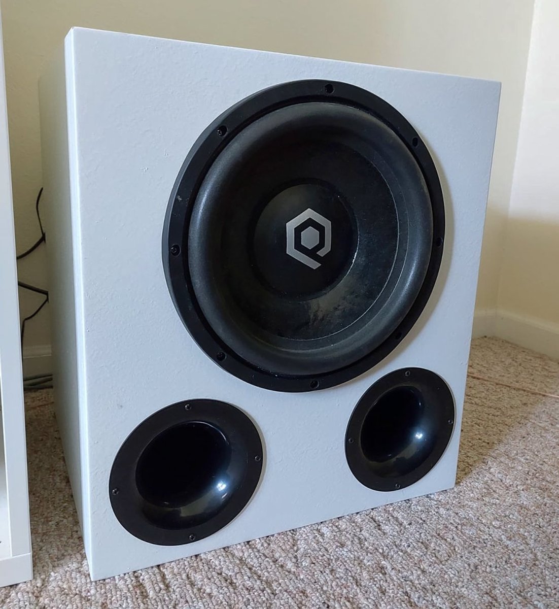 SoundQubed's tweet photo. DaviAlan7 built a killer 3.5cu ft box for his HDS212!
Davi has it tuned to 28hz via two 3" aeroports. If he plugs one port, it changes the tuning to 19hz. This setup is perfect for music and movies.
Ready to make movie night EPIC?
https://t.co/EsK63Wtxca
#SoundQubed #DIY https://t.co/5Ws2qQRZNR
