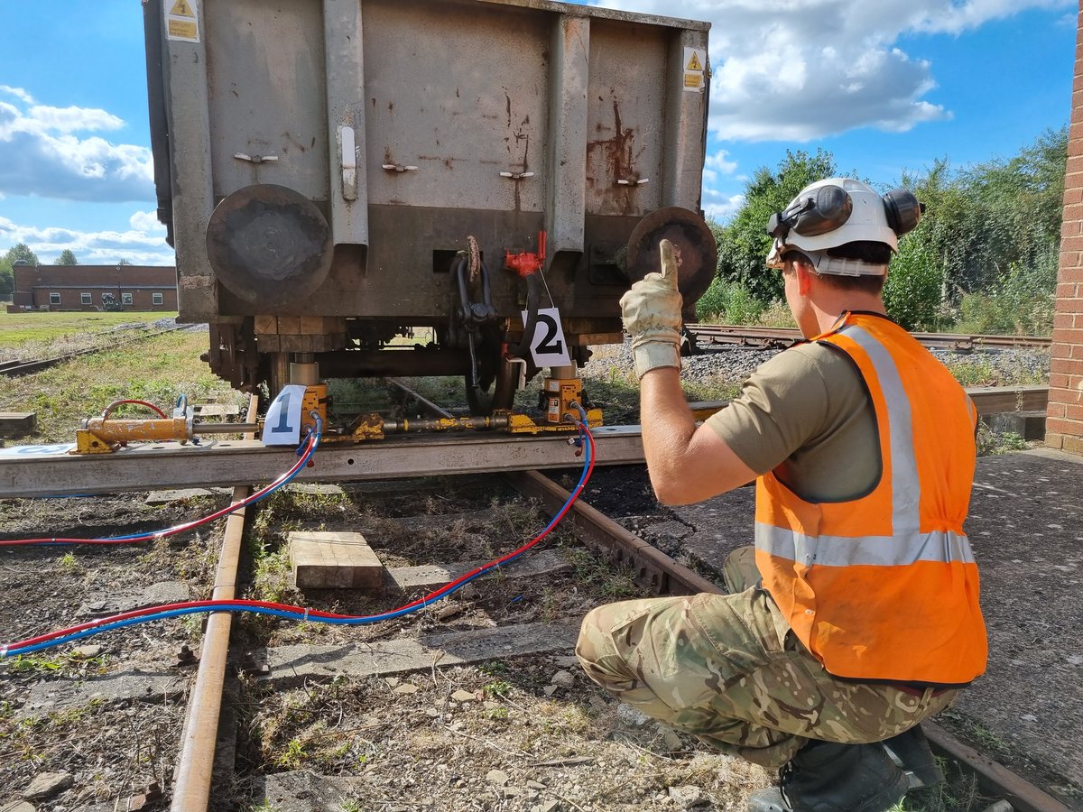 Day 10, Ex Turnout 21. Training using re-railing hydraulic jacks to recover rolling stock.

#platelayer #armyconfidence #railway #railwaysoldier

@65_group
@170_Engineers
@8EngrX @Proud_Sappers