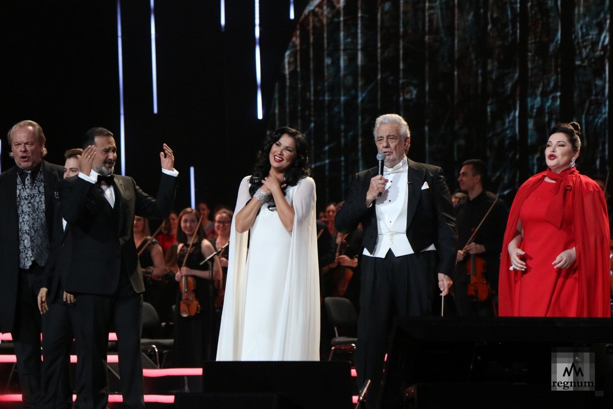 Photos from press of Anna Netrekbo's concert, with Maestro Domingo. @AnnaNetrebko @PlacidoDomingo See more pics: ok-magazine.ru/stars/report/2… & womanhit.ru/photo/plasido-… #АннаНетребко #ПласидоДоминго