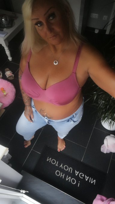 Ich stehe voll auf Pastellfarben.. steht mir doch oder? #BH #curvymodel #beautynotsize #curvy #PlusSizeModel<a href="/tag/curvy"class="tags"><span>#curvy</span></a><a href="/tag/plussizemodel"class="tags"><span>#plussizemodel</span></a><a href="/tag/bigboobs"class="tags"><span>#bigboobs</span></a><a href="/tag/curvygirl"class="tags"><span>#curvygirl</span></a><a href="/tag/bh"class="tags"><span>#bh</span></a>