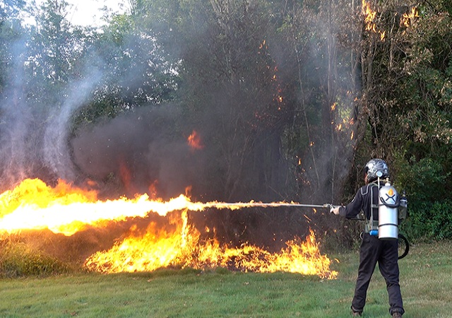 Где сейчас принимают огнеметы. Где сейчас принимают огнеметы. Ранцевый огнемёт товарницкого. Современный огнемет. Лпо-50 огнемет.