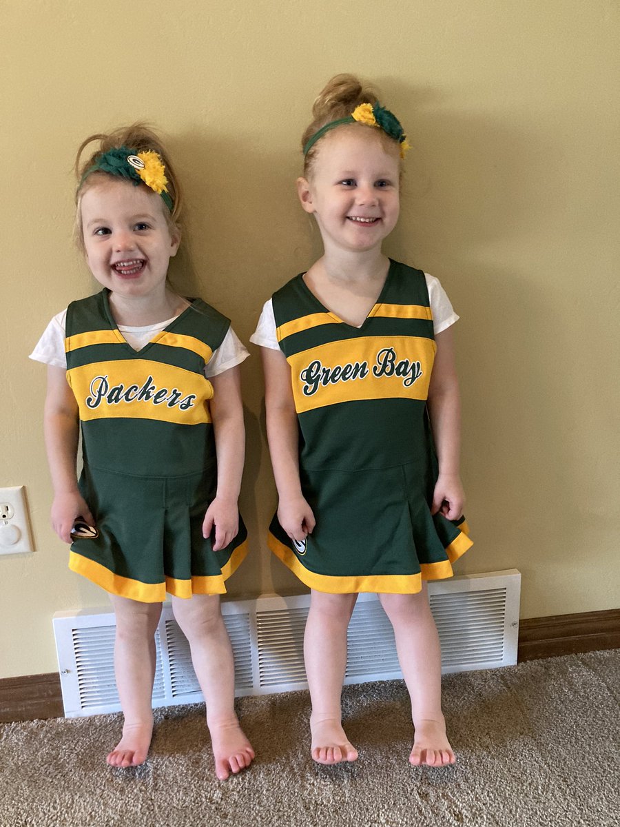 Ready for the game 💚💛🏈