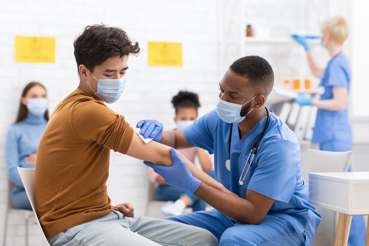 nasw's tweet photo. #ICYMI @NASWFoundation &amp; Health Behavior Research and Training Institute (HBRT) @utausin awarded $3.3 million, 1-year grant by @CDC to engage #socialworkers in boosting #CovidVaccine confidence. Learn more: https://t.co/qUR0uwu9R2 #nasw  #Covid19 #pleaseshare https://t.co/Z3PM0cD6OW