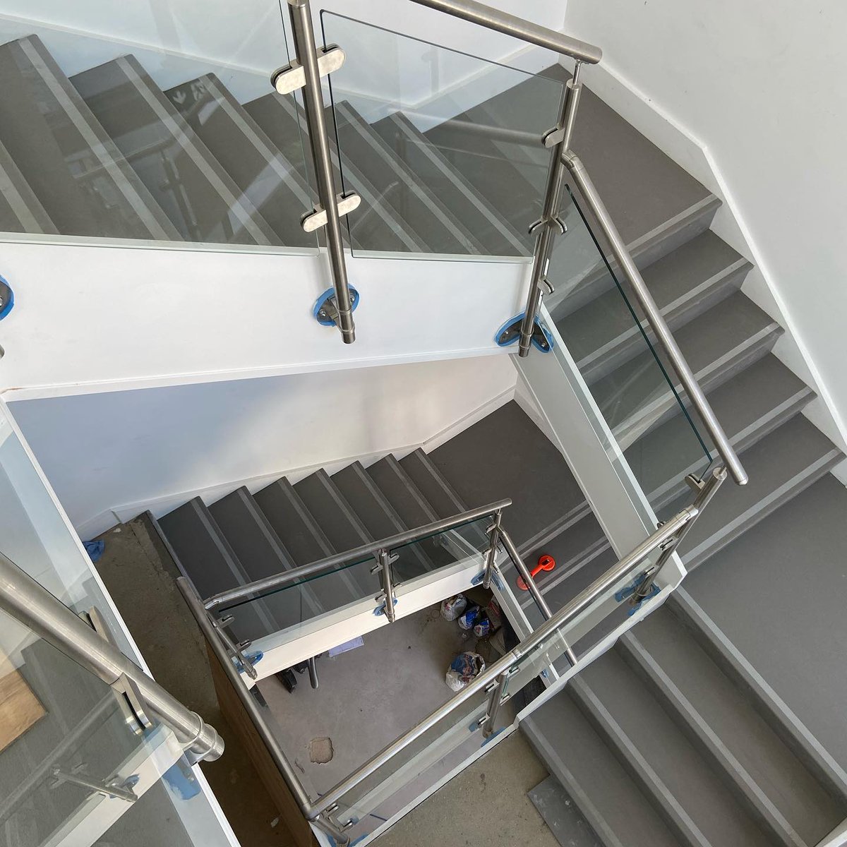 @Silestone Gris Expo suede finish staircase completed over the weekend. Each step has a grip strip that has been machined into it.
marble-granite-quartz.com
#quartzstaircase #yorkshirequartz #cosentino #silestonequartz #silestone