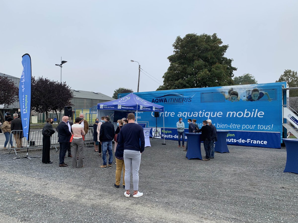 hautsdefrance's tweet photo. La vice-présidente @fBariseau inaugure le bassin mobile à #Marle, qui vient à la rencontre des enfants des #hautsdefrance pour leur permettre l’apprentissage de la nage 🏊♂️ #nagerhdf https://t.co/GZocdF2R0z