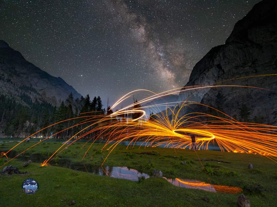 NeelumValleyJK's tweet photo. مہوڈنڈ جھیل کالام کا رات میں لیے گئے چندبہترین مناظر ۔۔۔۔! 
📷unknown 
#Mhudand #Swat 
@HimalayaClubPK https://t.co/7ysprgBU0k