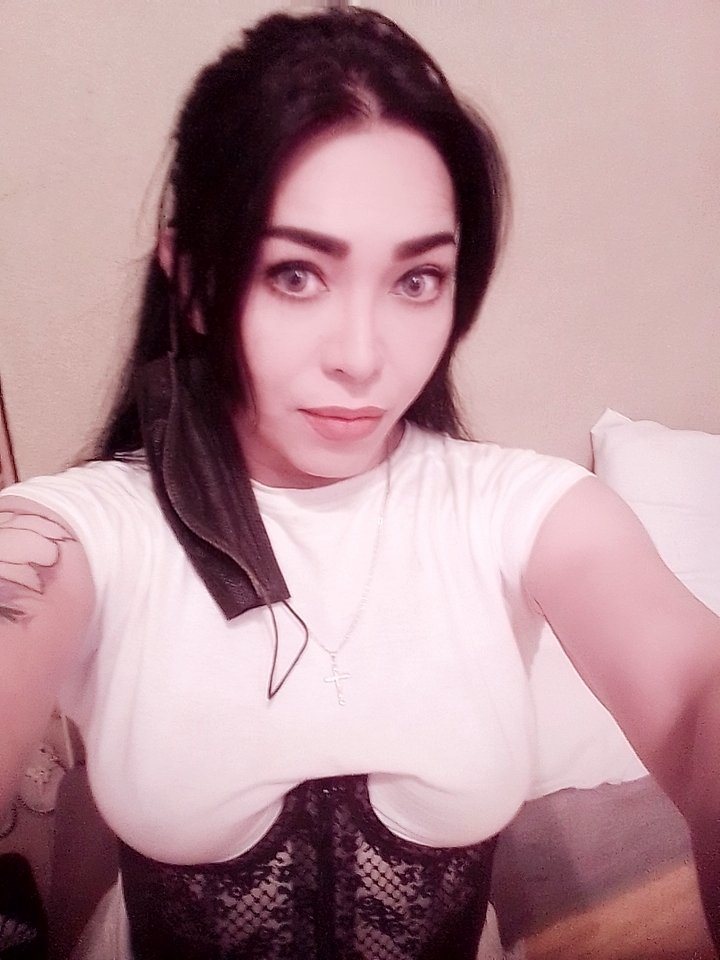 KariAgui4's tweet photo. Linda noche! Si buscas una niña trans bella paciente y muy caliente llámame 8124140747 https://t.co/mMCmY84kTN