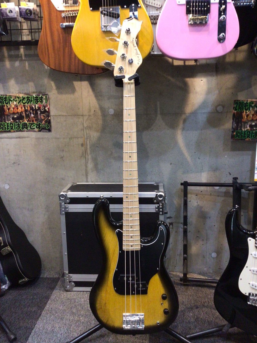 TSG52218959's tweet photo. 川越のギタービルダー #NiceFirstGuitar 大野氏の新作‼︎
激カッコいいハンドメイドプレベ「Honey Bee」
大野氏のこだわりがつまったベースに仕上がっています!
当店に置いてもらえる事になりましたので、興味のある方は是非お越しください‼︎
#川越 #楽器屋 #ハンドメイドベース #TSG楽器店 https://t.co/MwvdTadkhH