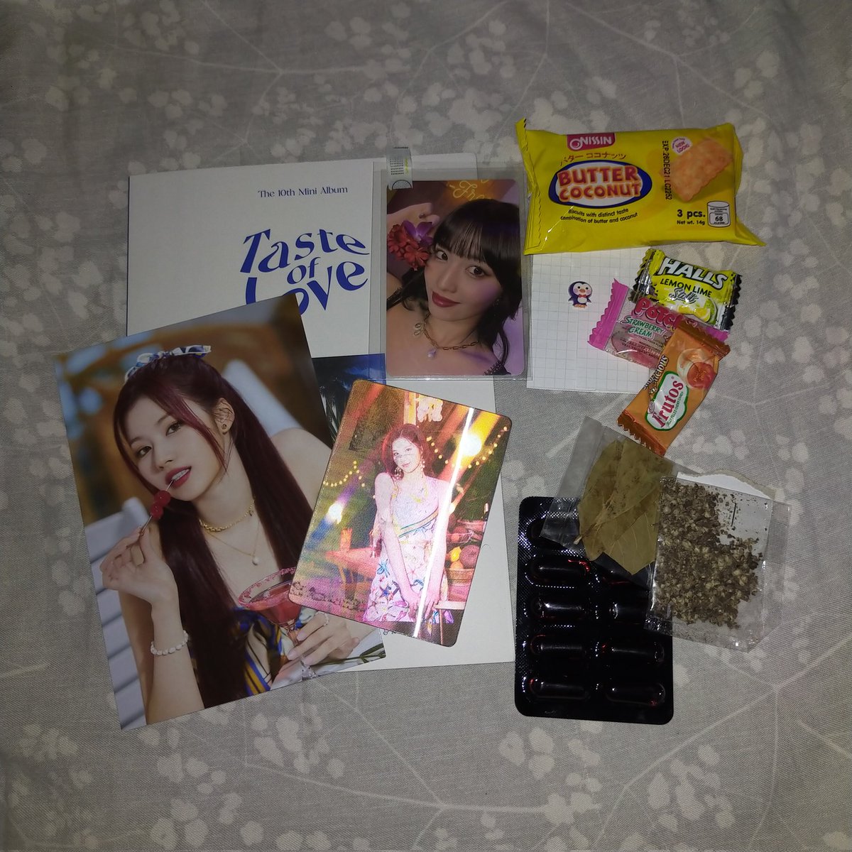 wtbmina's tweet photo. loe pi @cha3youngie, thank u for trading w me! thank u for the freebies and secured packaging, until our next transaction siguro 🐎 

kung si biie panigang freebie, ikaw naman pang-adobo 😭 HAHAHAHAHA thank you rin pi sa vitamins, ate leigh 🤸

#leighproofsyarn https://t.co/nLO3uJuzHm