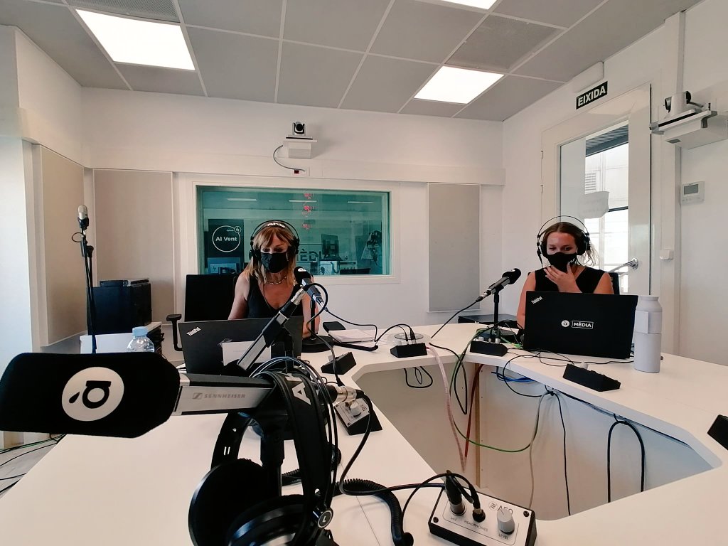 fvmpendirecto's tweet photo. 🎙Ha iniciat la temporada del programa @ElRall amb la participació del president de la @fvmpendirecto, @ruben_alfaro
📻❤ Tot llest. Ja en directe, en @apunt_media, l'estrena d' #ElRall programa que naix fruit del treball conjunt entre la #XEMV, la FVMP i l'ent autonòmic. https://t.co/COyOwfiWaI