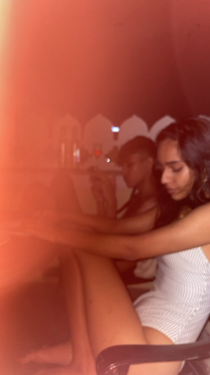 sanatizer__'s tweet photo. so it’s libra szn again🥂✨ https://t.co/NMWB2bmR4E