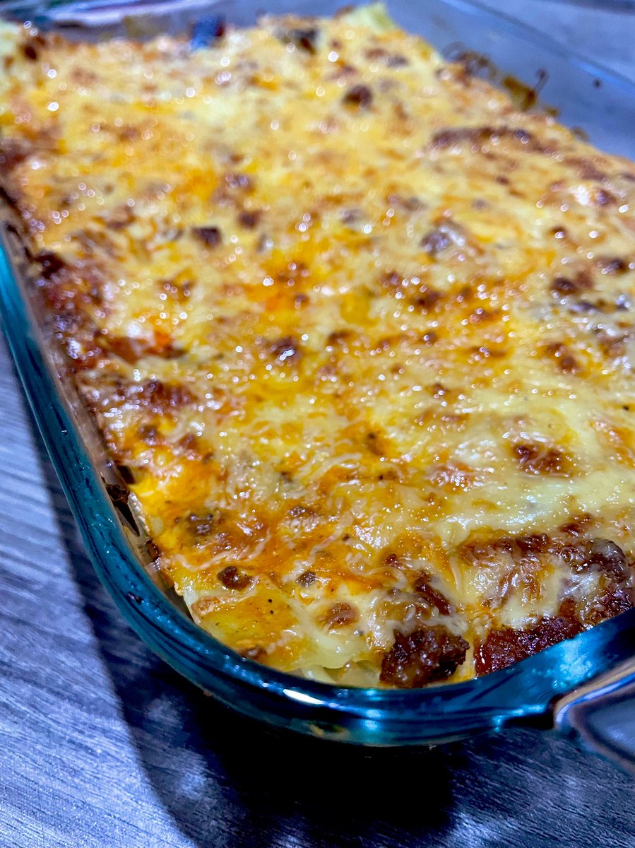 Noona_of_Jin's tweet photo. LOL dahil nainggit ako kay @PurplePiglet12 I cooked/baked lasagna for dinner
Simple beef and shiitake mushroom lasagna kasi kulang na ako sa ingredients 😂
#PastaMonster https://t.co/xCRjDtExRt