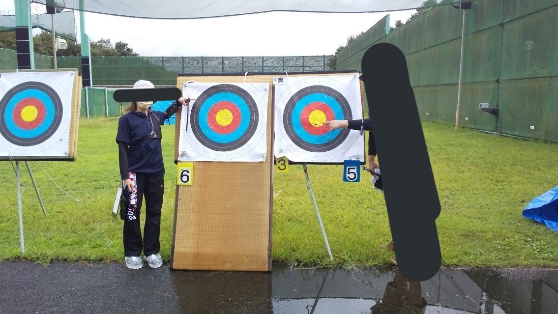 嵯峨 On Twitter アーチェリー市民大会の写真 個人トーナメント 5セットやって同点だったため 延長戦のシュートオフ 30m 弓道で言うと遠近競射 これはなかなかの接戦で楽しかった わたしが9点 相手が8点