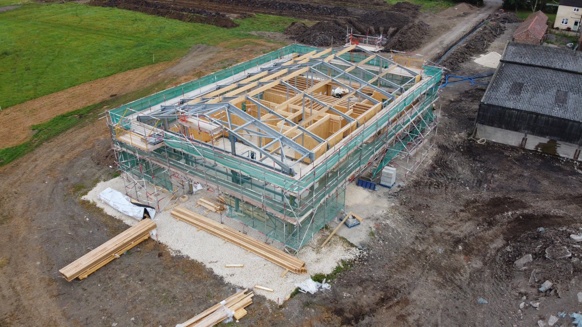 SIPs and Steel! We're currently working on a Part Q steel frame barn conversion between Halifax and York. The versatility of #SIPs means that it's a perfect solution for all types of commercial project. For more info on building with SIPs➡️bit.ly/3EA9xGv #claysonsite