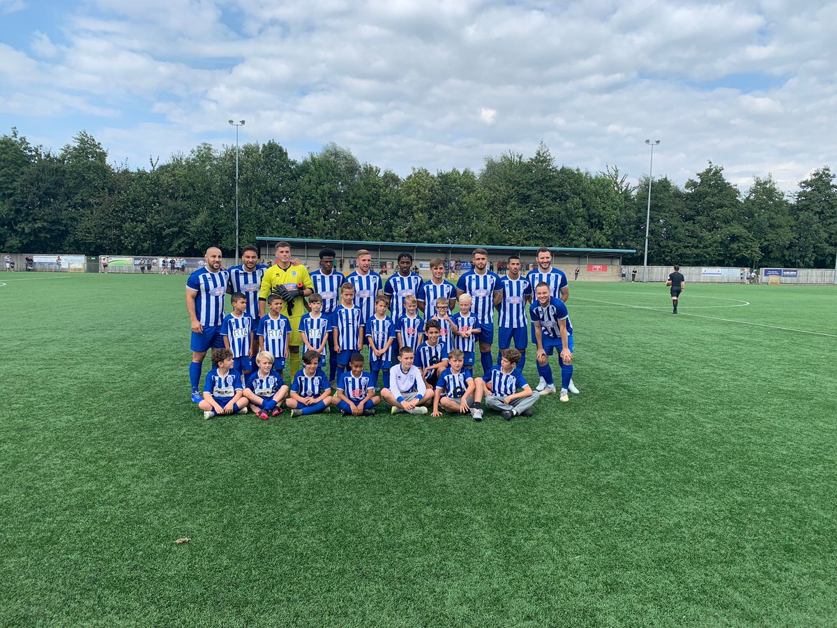 Ware_FC's tweet photo. Our youth team players spending some time on pitch with our senior lads.
Great to have you at the game boys!
#warefc #wareyouth #together #wareoftomorrow #future #meetingtheplayers https://t.co/V9ncVUKOzH