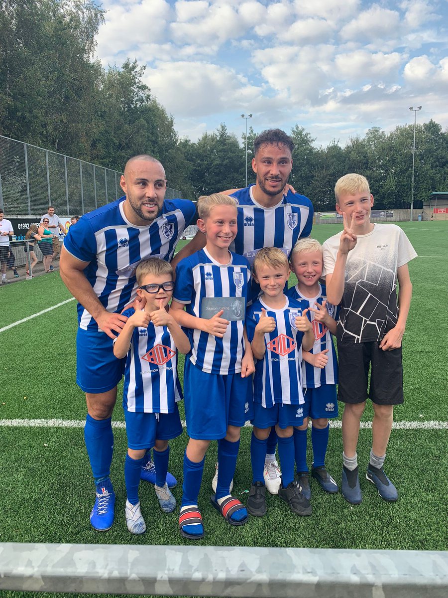 Ware_FC's tweet photo. Our youth team players spending some time on pitch with our senior lads.
Great to have you at the game boys!
#warefc #wareyouth #together #wareoftomorrow #future #meetingtheplayers https://t.co/V9ncVUKOzH