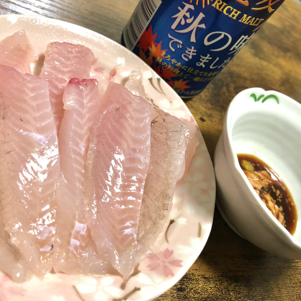 ずんずん ずんこ語れしぴの人 昨日夏泊半島で夜釣り メバル ソイ 真サバなど結構釣れて楽しいゲームでした 今度は泊漁港で釣りたいですね 帰宅後さばいて 刺身で乾杯 肝醤油が最高です